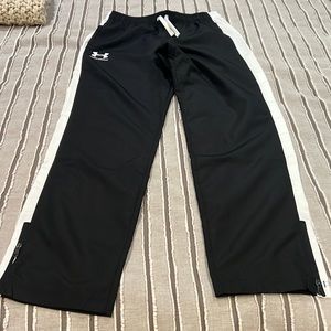Boys size L Under Armour Loose Lightweight pant